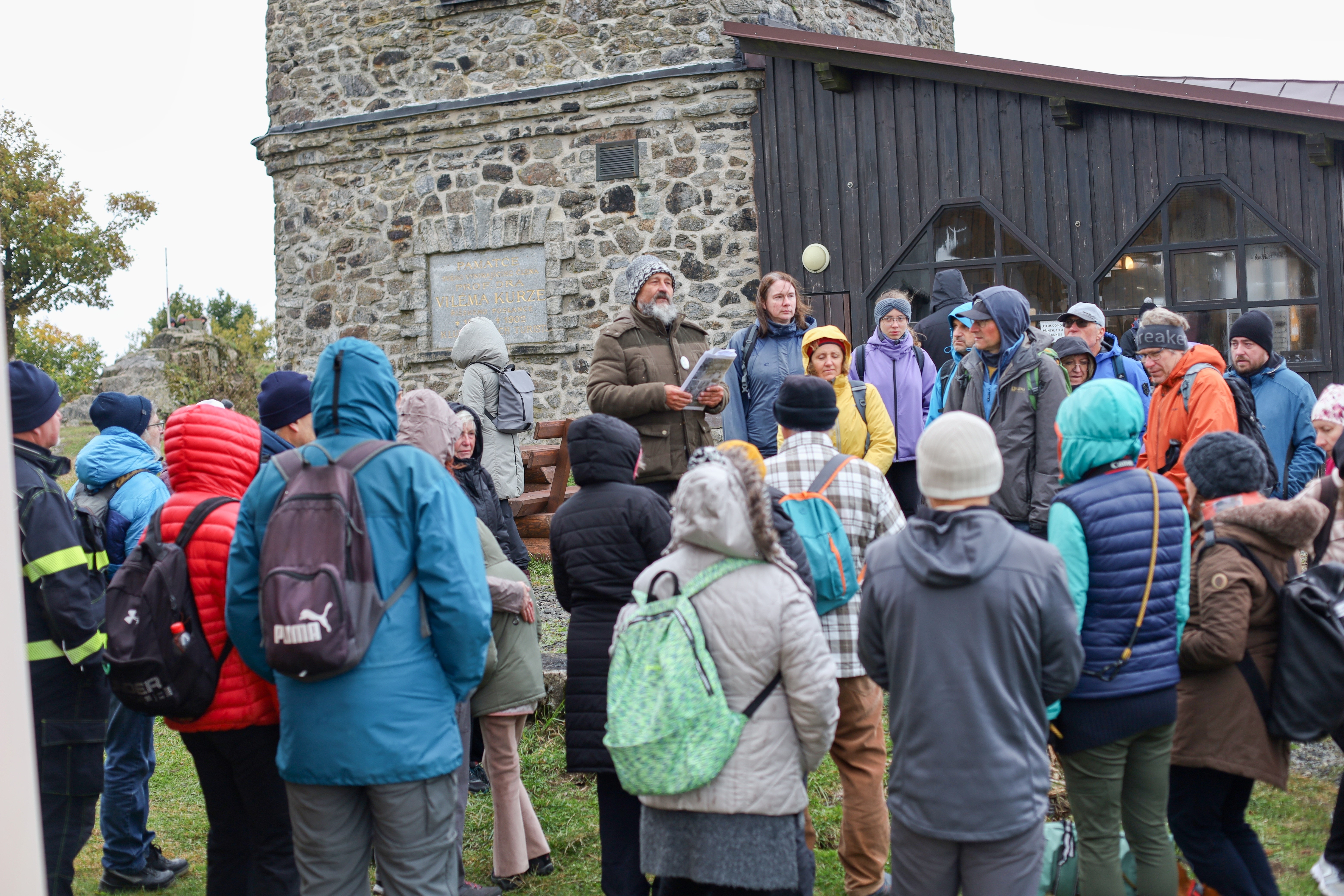 přednáška historika u Kurzovy věže